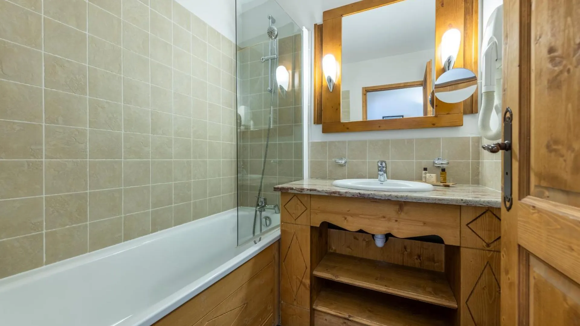 Apartamento Appartement 4-5 Personnes Skis Aux Pieds Piscine Interieure Sauna Hammam Les Arcs